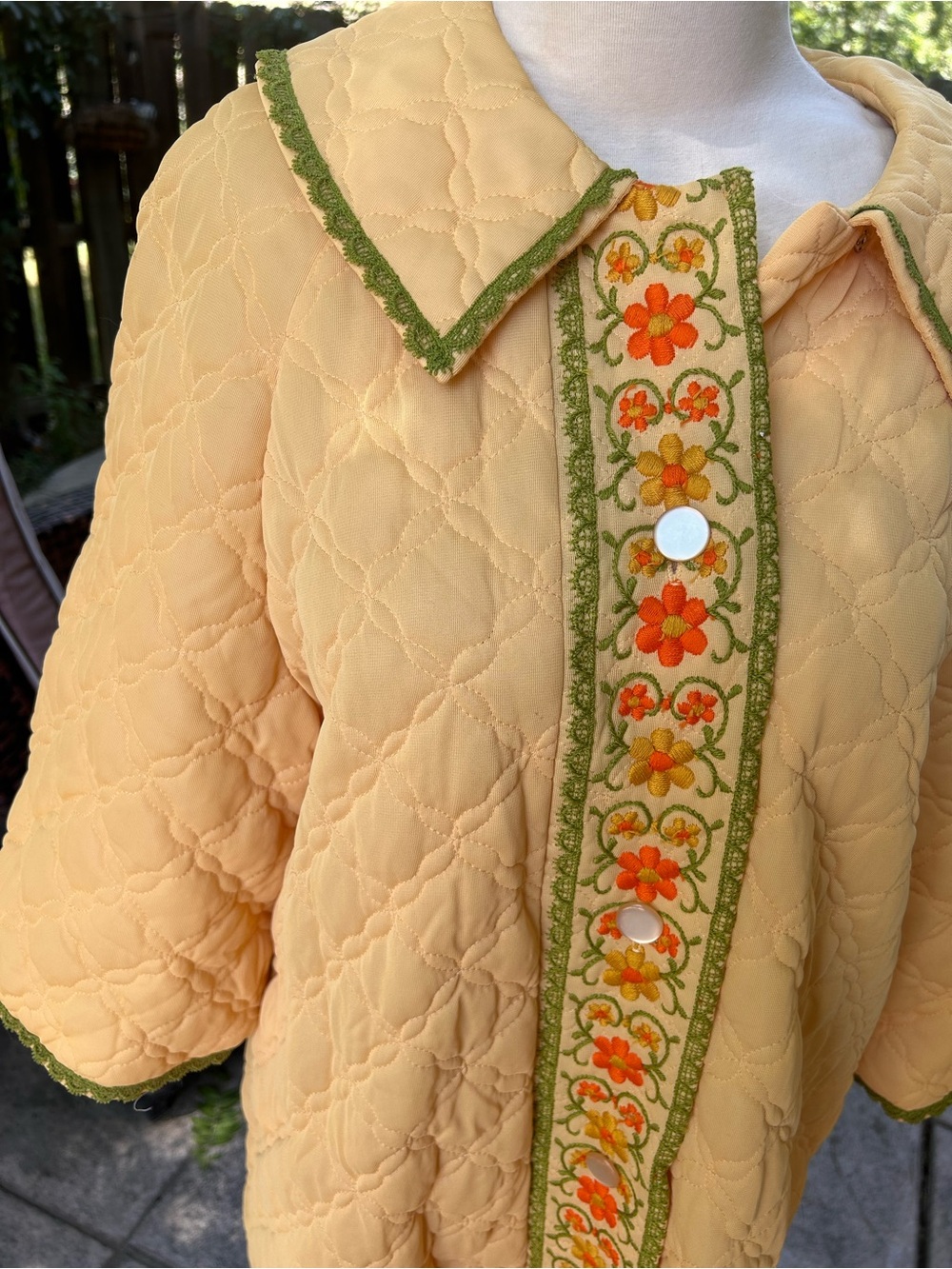 Vintage Sears Roebuck 60s 70s Embroidered Quilted Button Down Robe Size Large - Picture 2 of 8